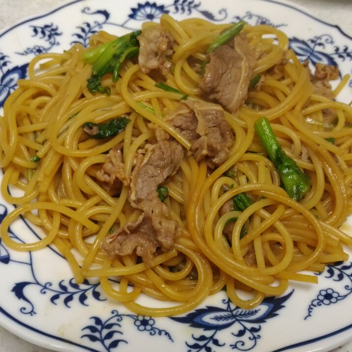 牛肉と菊菜のピリ辛味噌パスタ